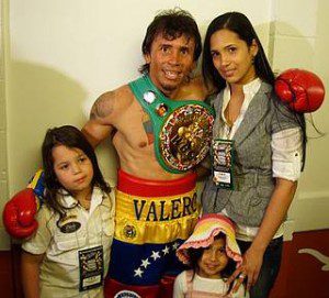 Edwin Valero junto a su familia.