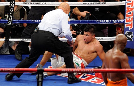 Floyd Mayweather Jr. v Victor Ortiz