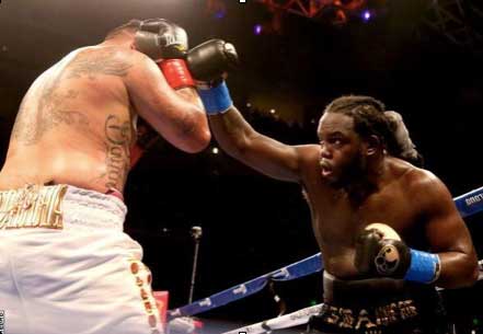 Stiverne en acción frente Arreola