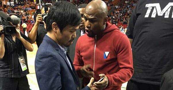 Mayweather y Pacquiao se dan lo teléfonos.