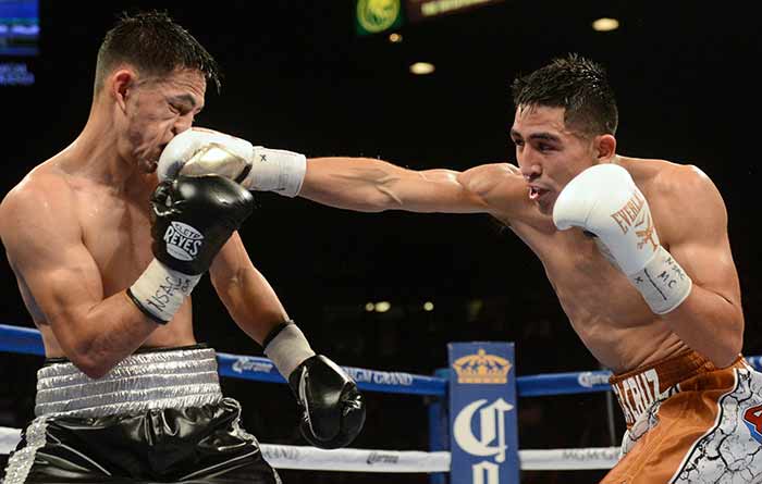 PHOTO CREDIT: NAOKI FUKUDA - Jesús Ruiz vs Leo Santa Cruz