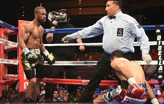 GARY RUSSELL JR. VS JHONNY GONZALEZ - PHOTO CREDIT: NAOKI FUKUDA 