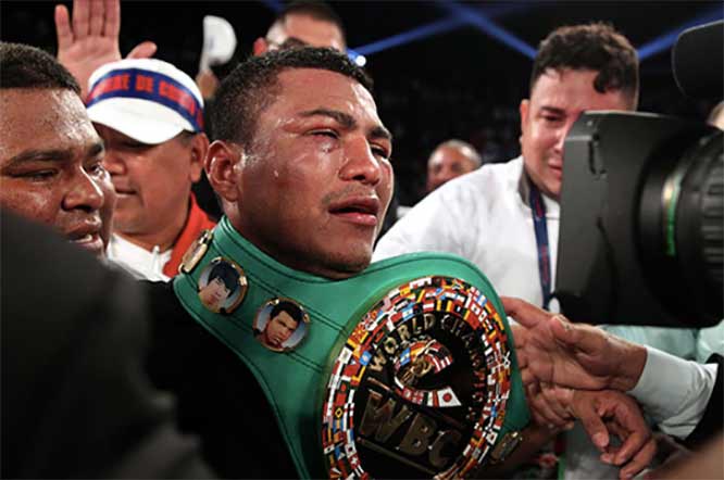 "Chocolatito" González tras la dura batalla con Cuadras