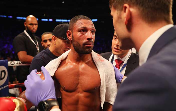 Kell Brook hablando con el médico