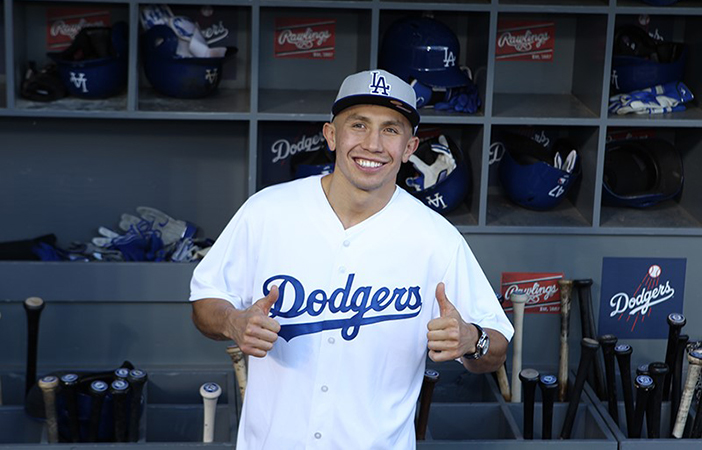 Golovkin con la camiseta de los Dodgers