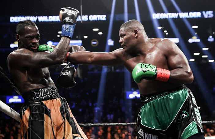 Luis Ortiz golpea a Wilder