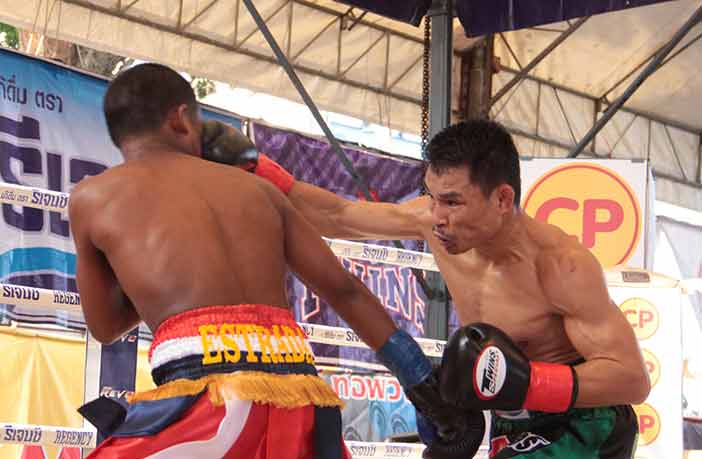 WANHENG MENAYOTHIN VS LEROY ESTRADA (PHOTO CREDIT: SUMIO YAMADA)