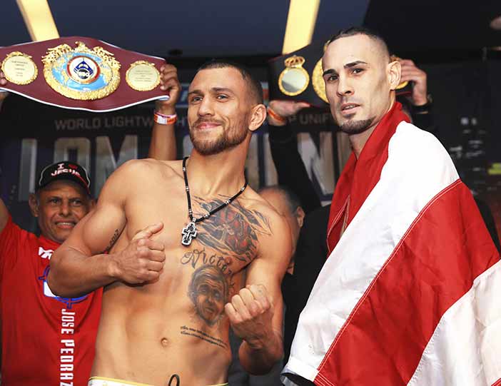 Lomachenko y Pedraza (Foto: : Mikey Williams / Top Rank)