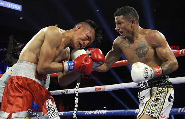 MIGUEL BERCHELT VS FRANCISCO VARGAS (PHOTO CREDIT: SUMIO YAMADA)