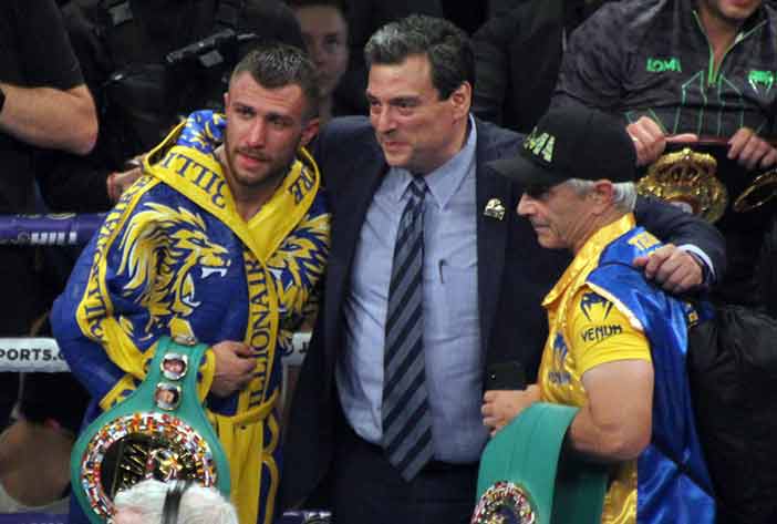 VASILIY LOMACHENKO, MAURICO SULAIMÁN Y LOMACHENKO (PADRE) PHOTO CREDIT: SUMIO YAMADA