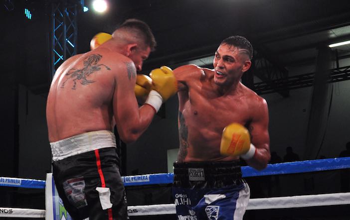 Peralta liquidó a Balmaceda FOTOS: RAMÓN CAIRO - ARGENTINA BOXING PROMOTIONS