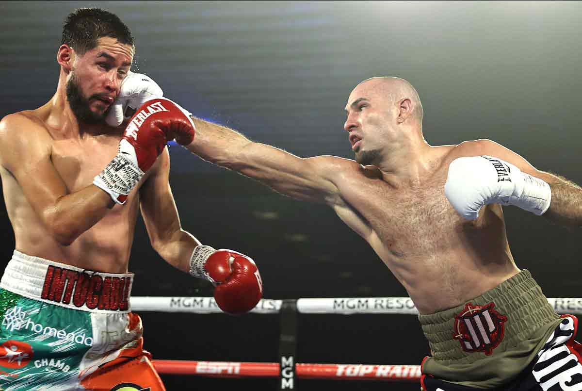 Javier Molina vs José Pedraza ( Mikey Williams / Top Rank)