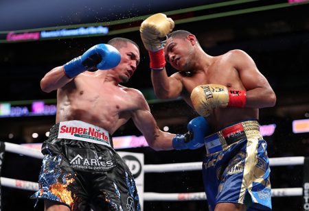 JUAN FRANCISCO ESTRADA VS ROMAN GONZALEZ (PHOTO CREDIT: Ed Mulholland / Matchroom)