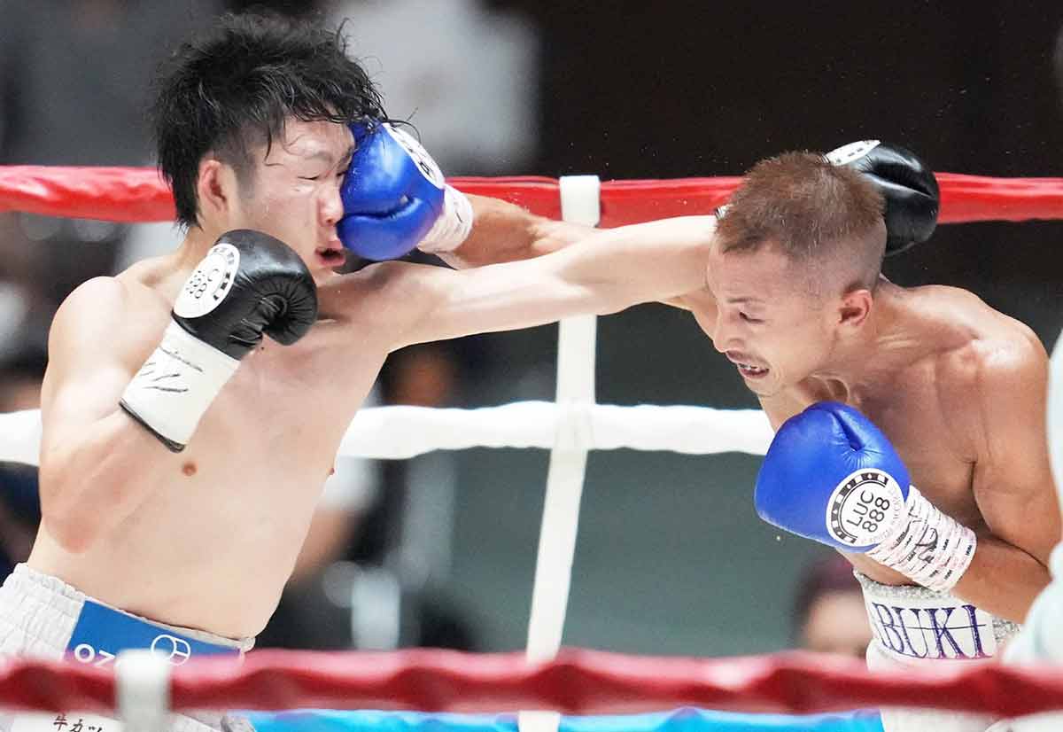 MASAMICHI YABUKI VS KENSHIRO TERAJI (PHOTO CREDIT: NAOKI FUKUDA)