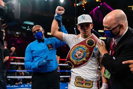 Edgar Berlanga (Foto cortesía de Ryan Hafey/Premier Boxing Champions)