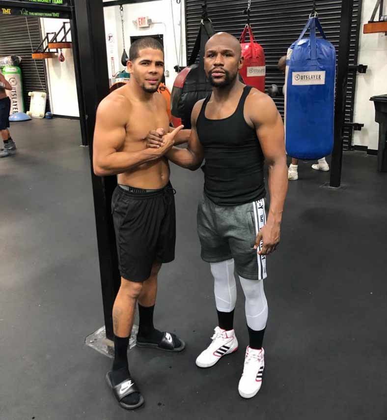 Mayweather y Jean "Lobo" Torres (Foto: Víctor Planas)