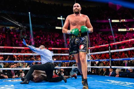 Tyson Fury noquea a Wilder (Fotos cortesía de Ryan Hafey/Premier Boxing Champions)