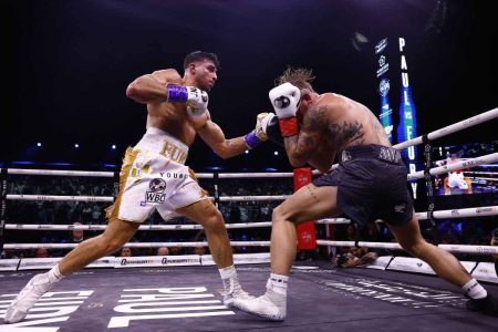 Tommy Fury vence a Jake Paul