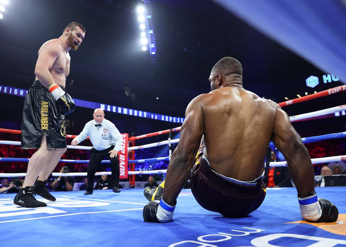 Arslanbek Makhmudov vs Raphael Akpejiori