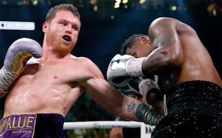 Saúl "Canelo" Álvarez vs Jermell Charlo