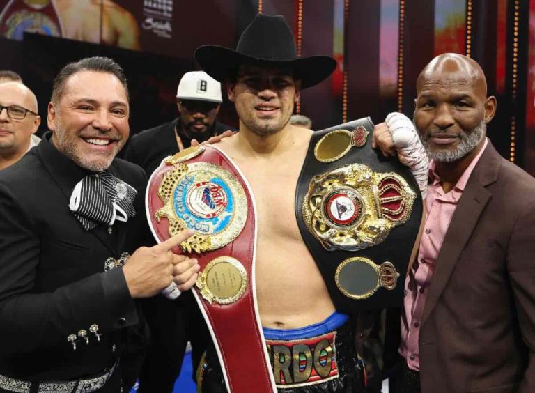 Oscar de la Hoya, Gilberto “Zurdo” Ramirez & Bernard Hopkins (foto cortesía de Golden Boy Promotions)